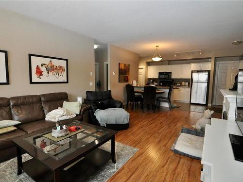 103-3550 Woodsdale Road, Lake Country, BC - Indoor Photo Showing Living Room