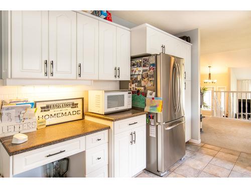 1512 Fir Crescent, Golden, BC - Indoor Photo Showing Kitchen