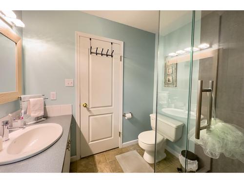 1512 Fir Crescent, Golden, BC - Indoor Photo Showing Bathroom