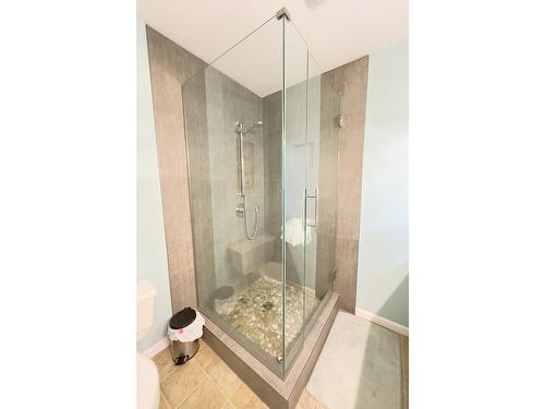 1512 Fir Crescent, Golden, BC - Indoor Photo Showing Bathroom