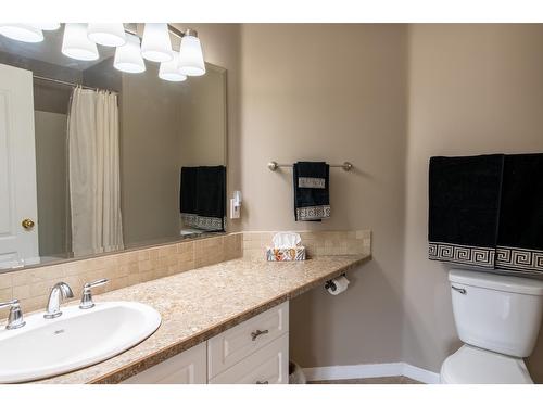 1512 Fir Crescent, Golden, BC - Indoor Photo Showing Bathroom