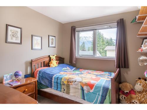 1512 Fir Crescent, Golden, BC - Indoor Photo Showing Bedroom