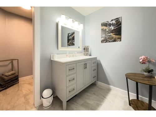 1512 Fir Crescent, Golden, BC - Indoor Photo Showing Bathroom