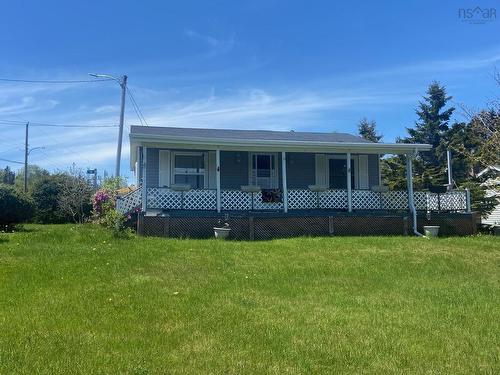 10 Lakeview Drive, St. Peter'S, NS 