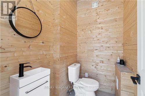106 Spruce Crescent, Welland, ON - Indoor Photo Showing Bathroom