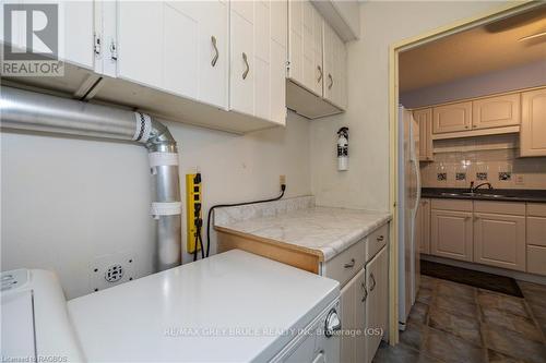 203 - 860 9Th Street E, Owen Sound, ON - Indoor Photo Showing Laundry Room