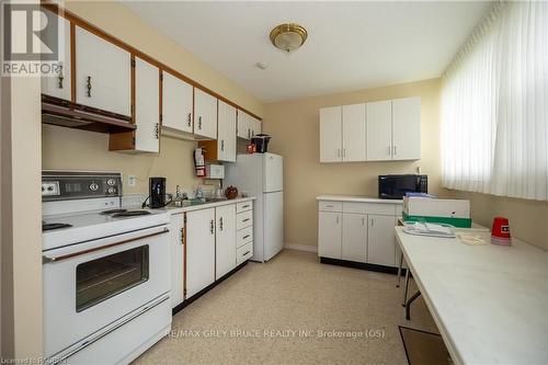 203 - 860 9Th Street E, Owen Sound, ON - Indoor Photo Showing Kitchen