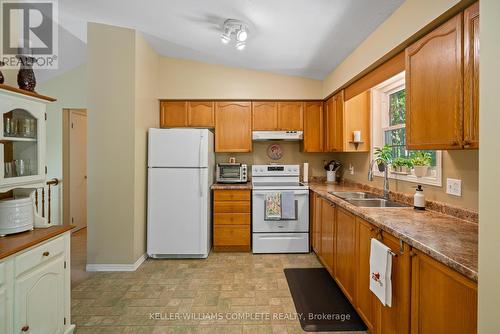 3534 Dominion Road, Fort Erie, ON - Indoor Photo Showing Kitchen With Double Sink