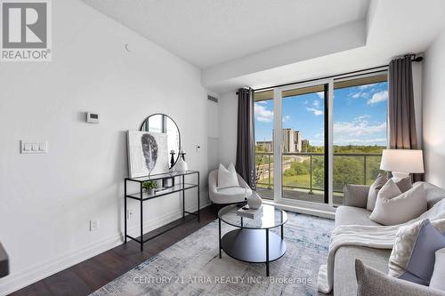 524 - 10 Rouge Valley Drive W, Markham, ON - Indoor Photo Showing Living Room