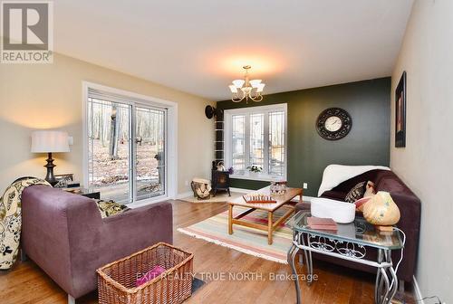 1400 Everton Road, Midland, ON - Indoor Photo Showing Living Room