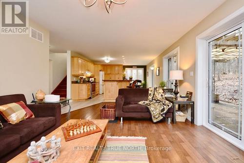 1400 Everton Road, Midland, ON - Indoor Photo Showing Living Room