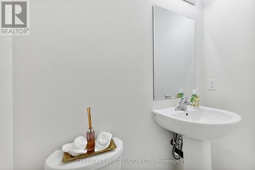 2137 Coppermine Street, Oshawa, ON - Indoor Photo Showing Bathroom