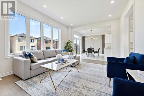 2137 Coppermine Street, Oshawa, ON - Indoor Photo Showing Living Room