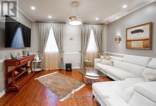 59 Oatlands Crescent, Richmond Hill, ON - Indoor Photo Showing Living Room