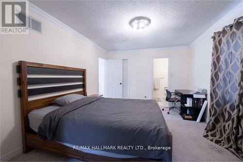 59 Oatlands Crescent, Richmond Hill, ON - Indoor Photo Showing Bedroom