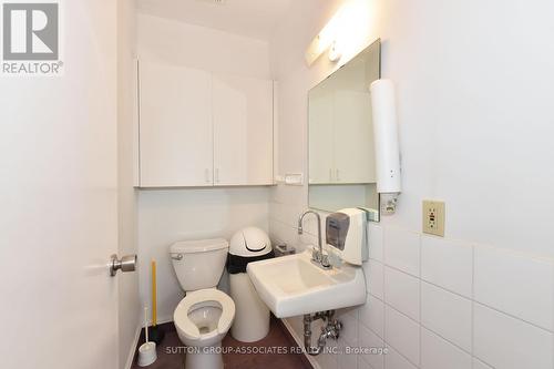 157 Gerrard Street E, Toronto, ON - Indoor Photo Showing Bathroom