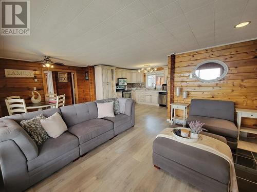 6503 Lakeshore Drive, Moberly Lake, BC - Indoor Photo Showing Living Room