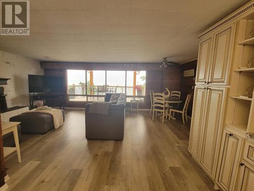 6503 Lakeshore Drive, Moberly Lake, BC - Indoor Photo Showing Living Room