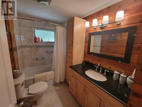 6503 Lakeshore Drive, Moberly Lake, BC - Indoor Photo Showing Bathroom