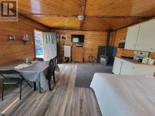 6503 Lakeshore Drive, Moberly Lake, BC - Indoor Photo Showing Dining Room