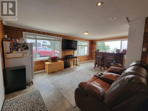 6503 Lakeshore Drive, Moberly Lake, BC - Indoor Photo Showing Living Room