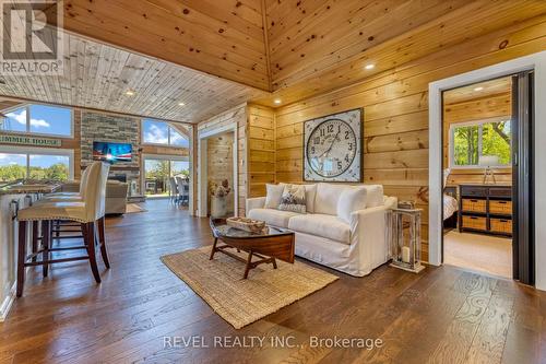 241 Raby'S Shore Drive, Kawartha Lakes (Fenelon Falls), ON - Indoor Photo Showing Living Room