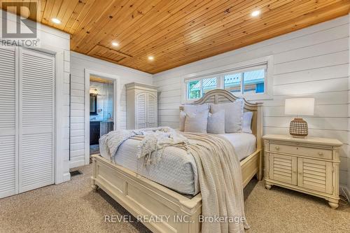 241 Raby'S Shore Drive, Kawartha Lakes (Fenelon Falls), ON - Indoor Photo Showing Bedroom