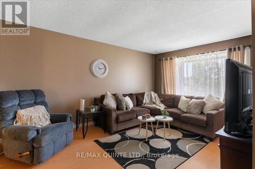 27 A Pepper Avenue, Belleville, ON - Indoor Photo Showing Living Room