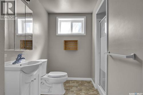 321 Durham Drive, Regina, SK - Indoor Photo Showing Bathroom