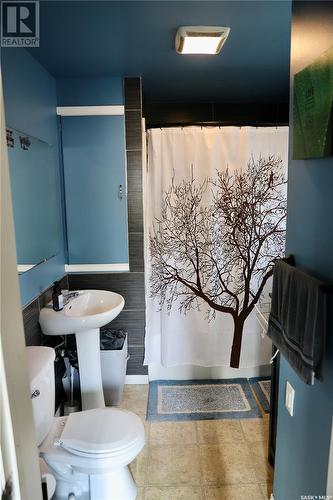 303 5Th Avenue E, Shellbrook, SK - Indoor Photo Showing Bathroom