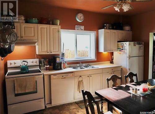 303 5Th Avenue E, Shellbrook, SK - Indoor Photo Showing Kitchen With Double Sink