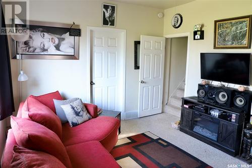 303 5Th Avenue E, Shellbrook, SK - Indoor Photo Showing Living Room