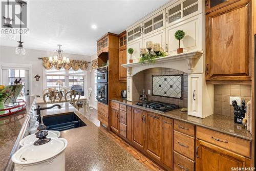 2 533 4Th Avenue Ne, Swift Current, SK - Indoor Photo Showing Kitchen With Double Sink