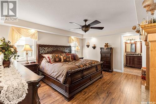 2 533 4Th Avenue Ne, Swift Current, SK - Indoor Photo Showing Bedroom