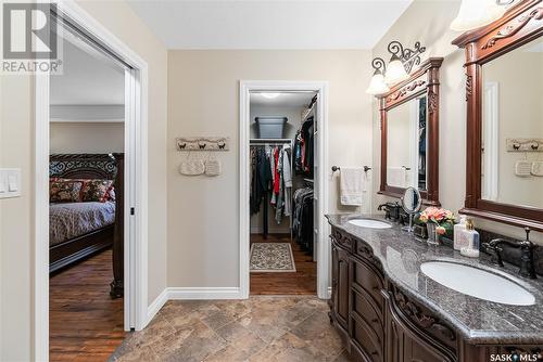 2 533 4Th Avenue Ne, Swift Current, SK - Indoor Photo Showing Bathroom