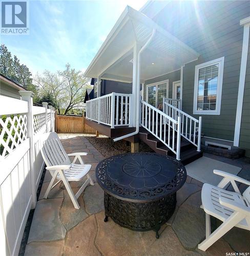 2 533 4Th Avenue Ne, Swift Current, SK - Outdoor With Deck Patio Veranda With Exterior