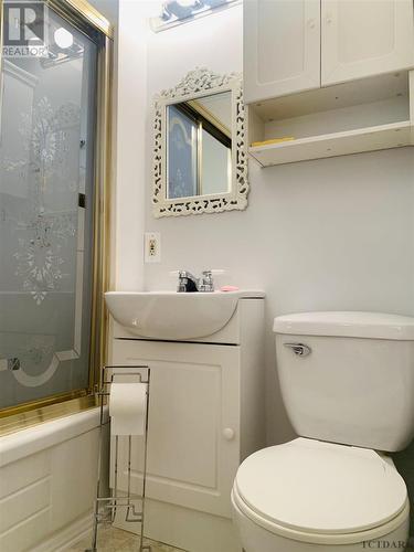 30 Aurora Ave, Kapuskasing, ON - Indoor Photo Showing Bathroom