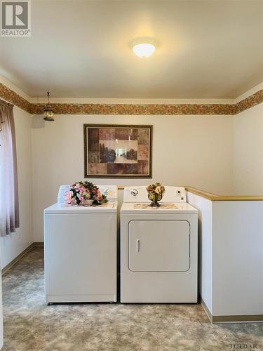 30 Aurora Ave, Kapuskasing, ON - Indoor Photo Showing Laundry Room