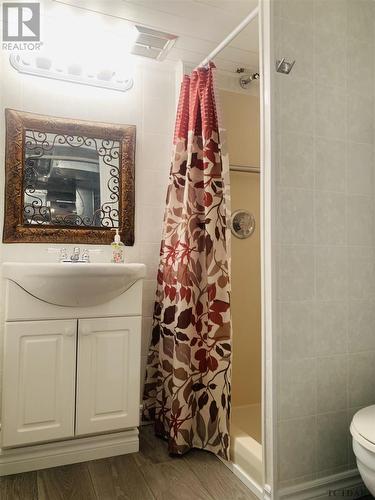 30 Aurora Ave, Kapuskasing, ON - Indoor Photo Showing Bathroom