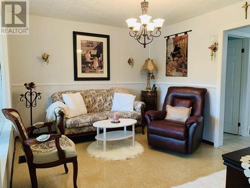 30 Aurora Ave, Kapuskasing, ON - Indoor Photo Showing Living Room