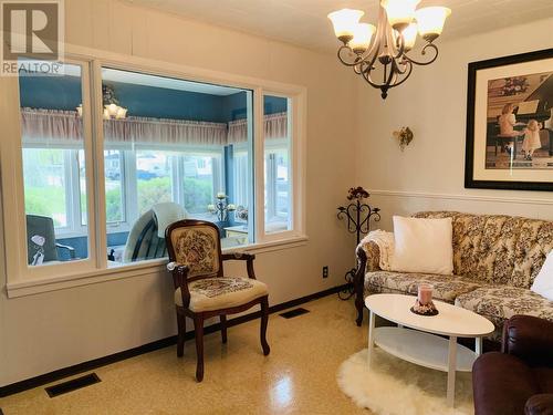 30 Aurora Ave, Kapuskasing, ON - Indoor Photo Showing Living Room