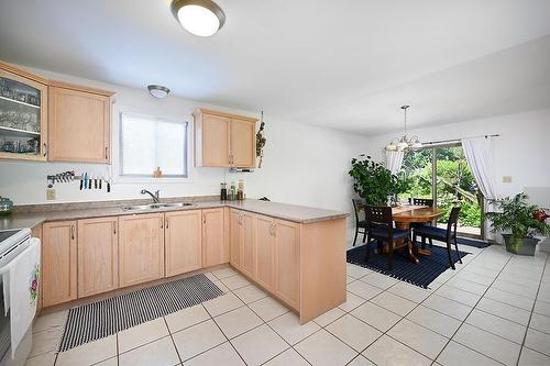 543 John Street N, Hamilton, ON - Indoor Photo Showing Kitchen With Double Sink