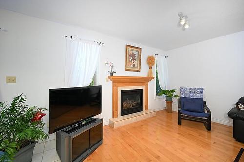 543 John Street N, Hamilton, ON - Indoor Photo Showing Living Room With Fireplace