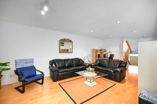 543 John Street N, Hamilton, ON - Indoor Photo Showing Living Room