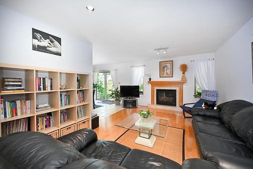 543 John Street N, Hamilton, ON - Indoor Photo Showing Living Room With Fireplace