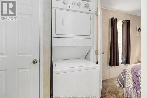 709 Heritage Road Unit# 15, Kingsville, ON - Indoor Photo Showing Laundry Room