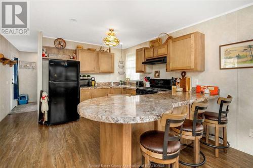 709 Heritage Road Unit# 15, Kingsville, ON - Indoor Photo Showing Kitchen