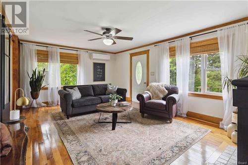 10252 Route 105, Beechwood, NB - Indoor Photo Showing Living Room