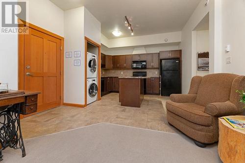 809 7Th  Avenue Unit# 211, Invermere, BC - Indoor Photo Showing Kitchen