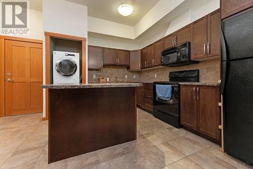 809 7Th  Avenue Unit# 211, Invermere, BC - Indoor Photo Showing Kitchen